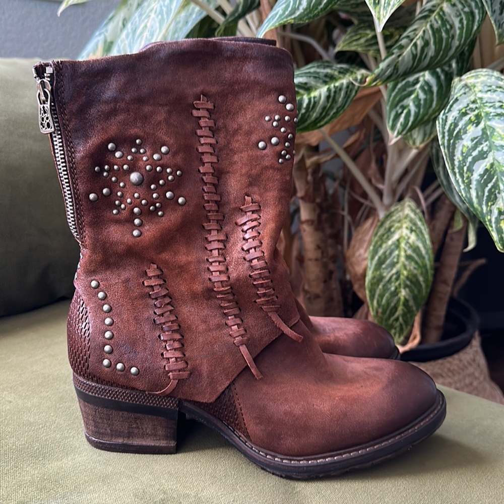 A.S.98 Field and Fen NEVER WORN Beautiful Studded Leather Boots